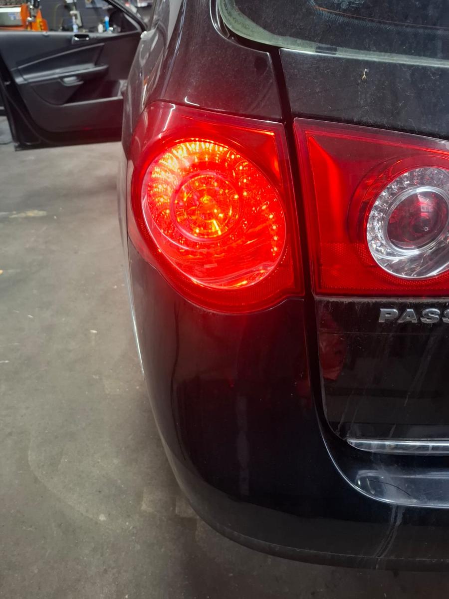 VW Passat 3C Variant Rückleuchte Heckleuchte außen links LED Bj 2006